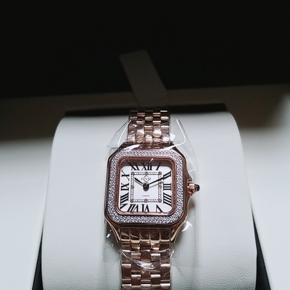 GV2 Milan Diamond Swiss Quartz - Picture 12 of 13